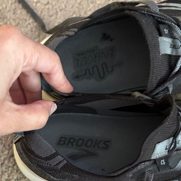 Brooks Men\'s Black and Gray- Levitate 4 size 11 main image 4